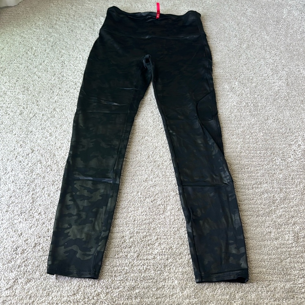 Spanx Look At Me Now Camo Casual Seamless Leggings Black Size: Large